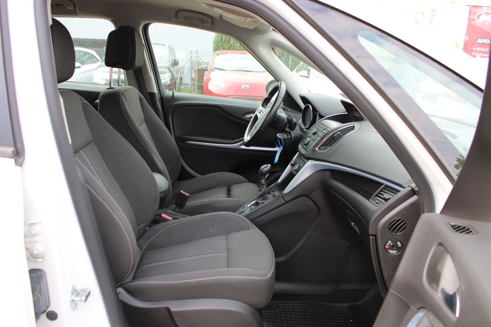 Fahrzeugabbildung Opel Zafira Tourer 1.6 CDTI PDC,Navi,SHZ,Tempomat