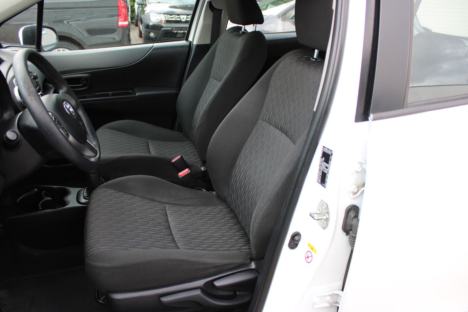 Fahrzeugabbildung Toyota Yaris 1,0-l-Dual-VVT-i Life