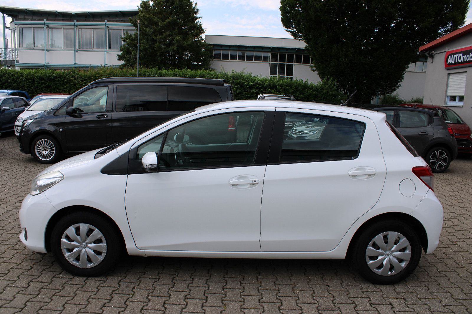 Fahrzeugabbildung Toyota Yaris 1,0-l-Dual-VVT-i Life
