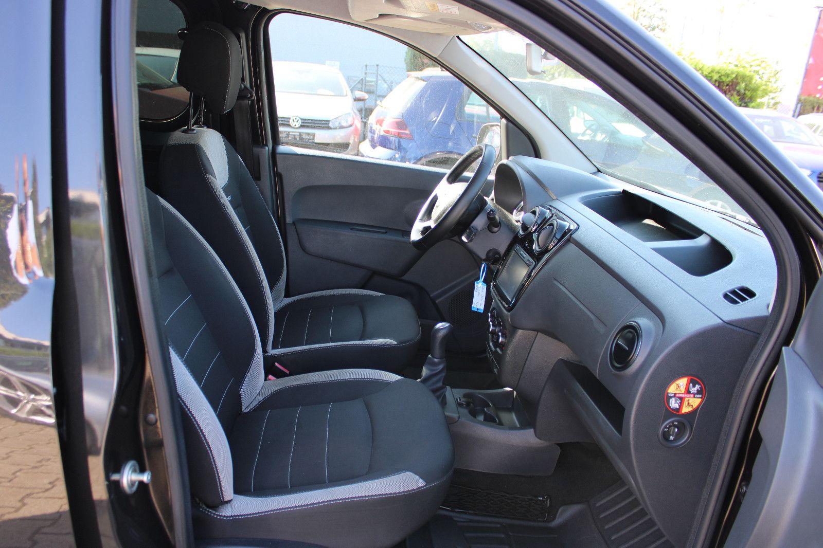 Fahrzeugabbildung Dacia Dokker SCe Stepway Navi,PDC,Tempomat