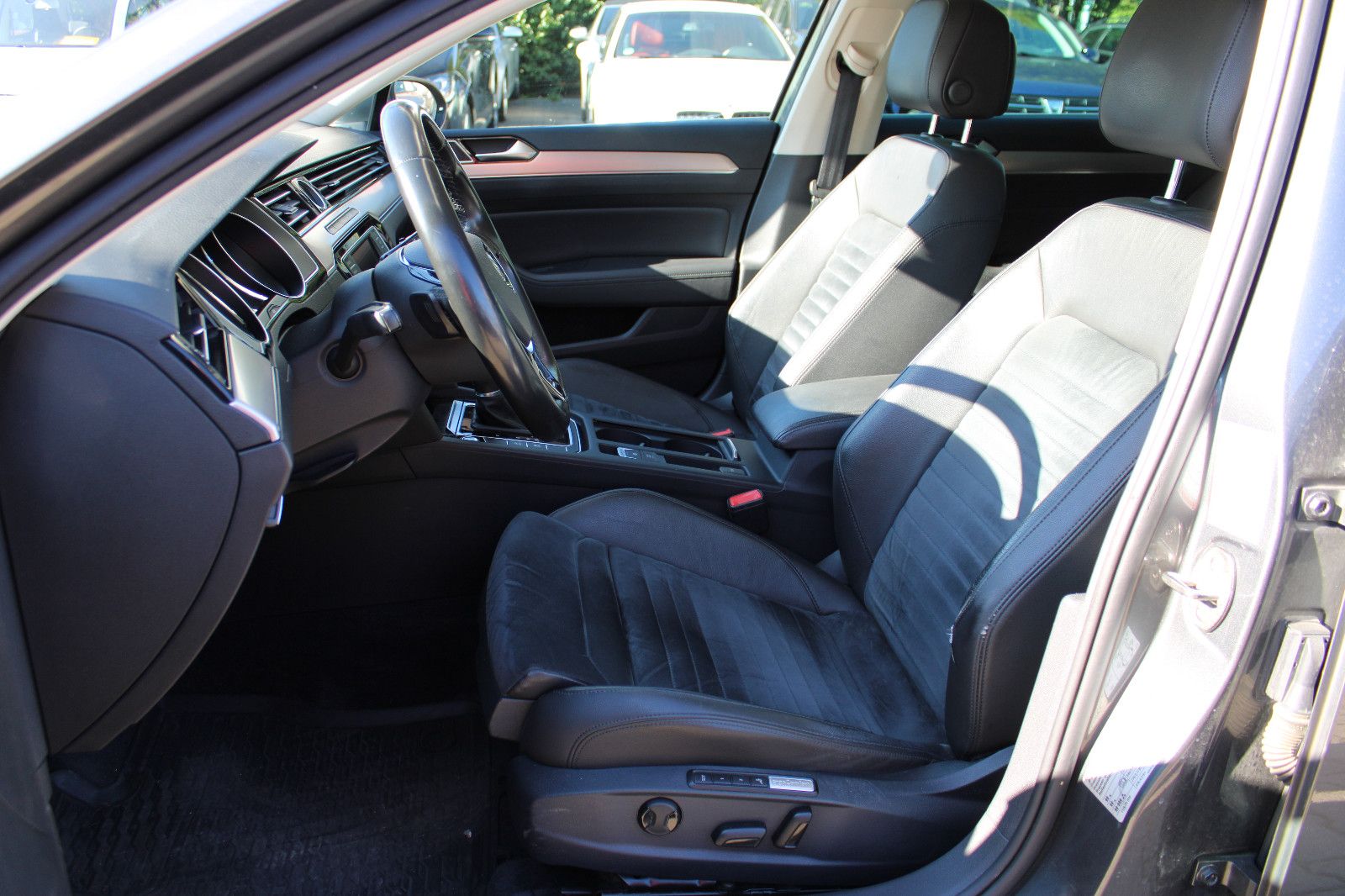 Fahrzeugabbildung Volkswagen Passat Variant 2.0 TDI DSG Highline