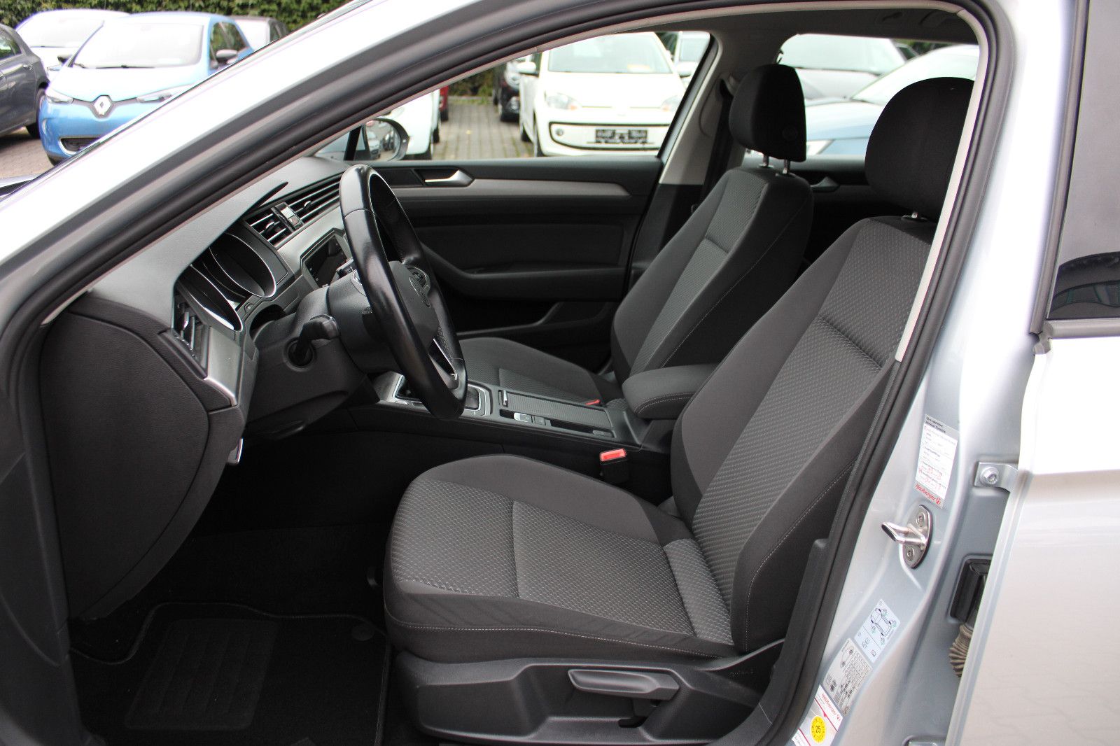 Fahrzeugabbildung Volkswagen Passat Variant 2.0 TDI Navi,SHZ,LED,PDC,ACC