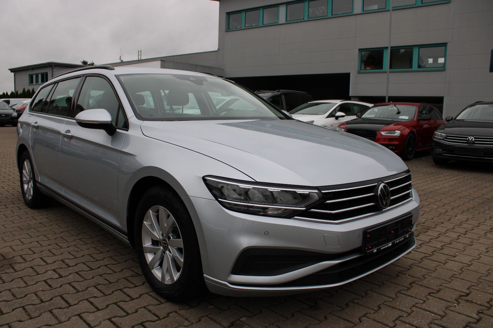 Fahrzeugabbildung Volkswagen Passat Variant 2.0 TDI Navi,SHZ,LED,PDC,ACC