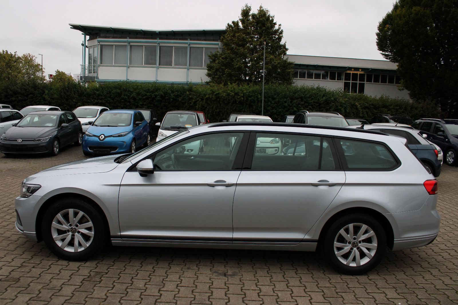 Fahrzeugabbildung Volkswagen Passat Variant 2.0 TDI Navi,SHZ,LED,PDC,ACC