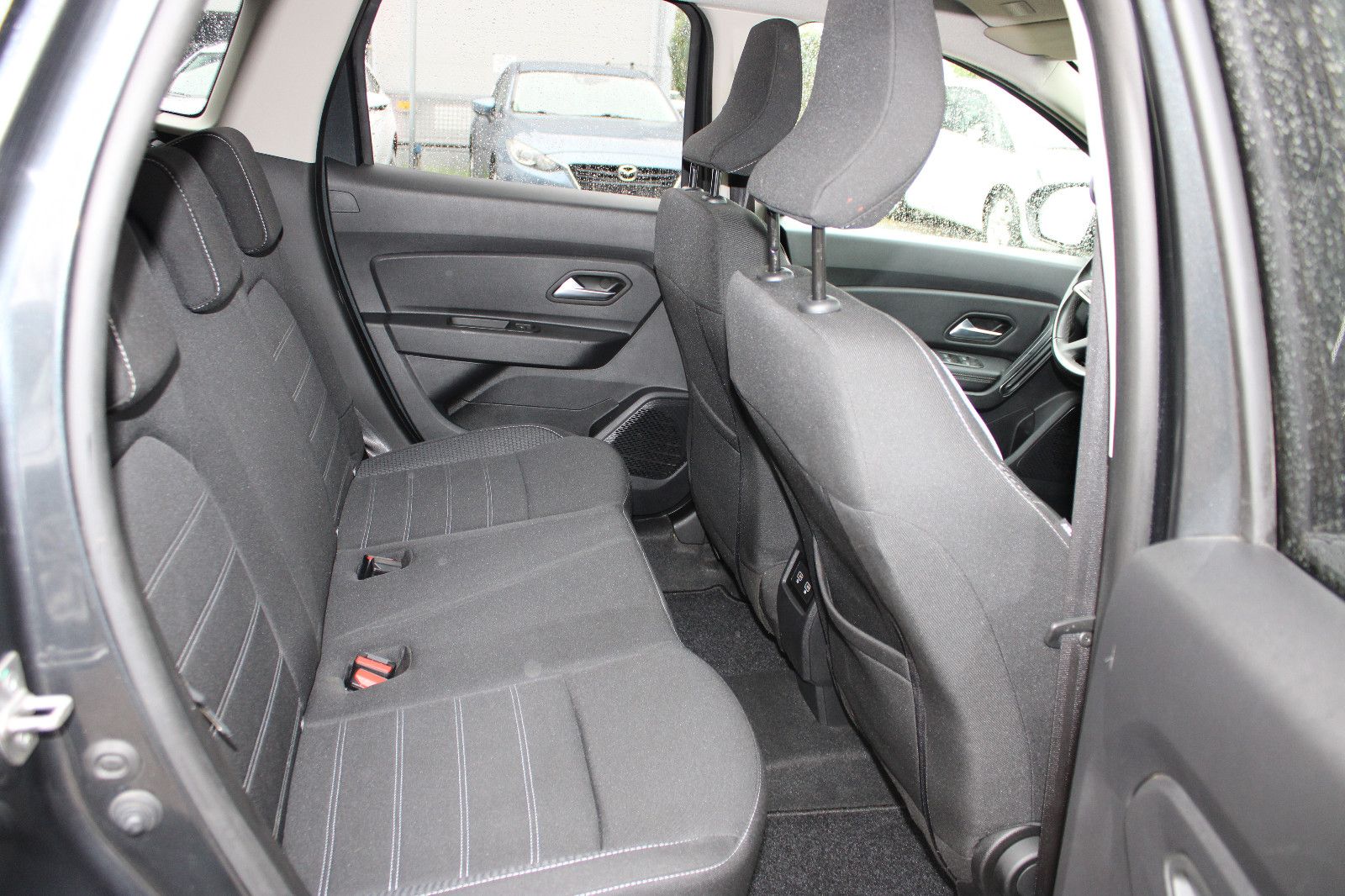 Fahrzeugabbildung Dacia Duster TCe 150 4x4 Navi,LED,Kamera,AHK