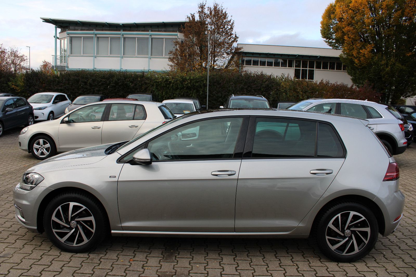 Fahrzeugabbildung Volkswagen Golf 1.0 TSI DSG Join PDC,SHZ,LED,Navi