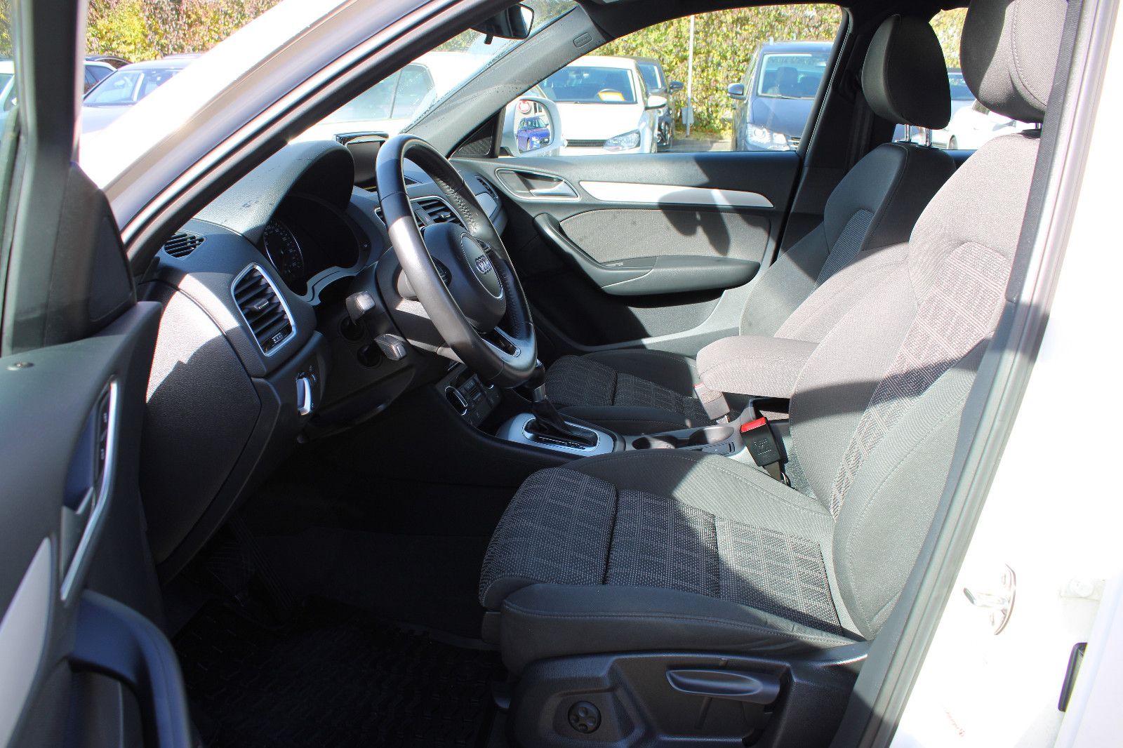 Fahrzeugabbildung Audi Q3 1.4 TFSI S tronic Navi,PDC,AHK,LED,Xenon