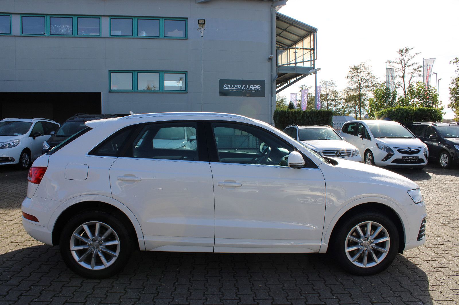 Fahrzeugabbildung Audi Q3 1.4 TFSI S tronic Navi,PDC,AHK,LED,Xenon