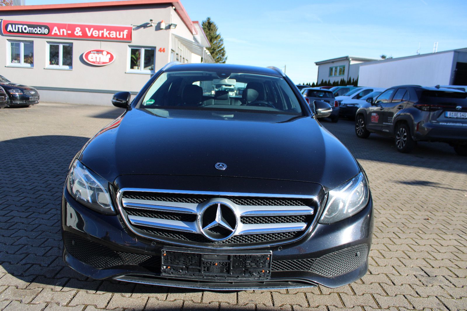 Fahrzeugabbildung Mercedes-Benz E 220 d T Autom. Navi,Kamera,PDC,LED,Leder