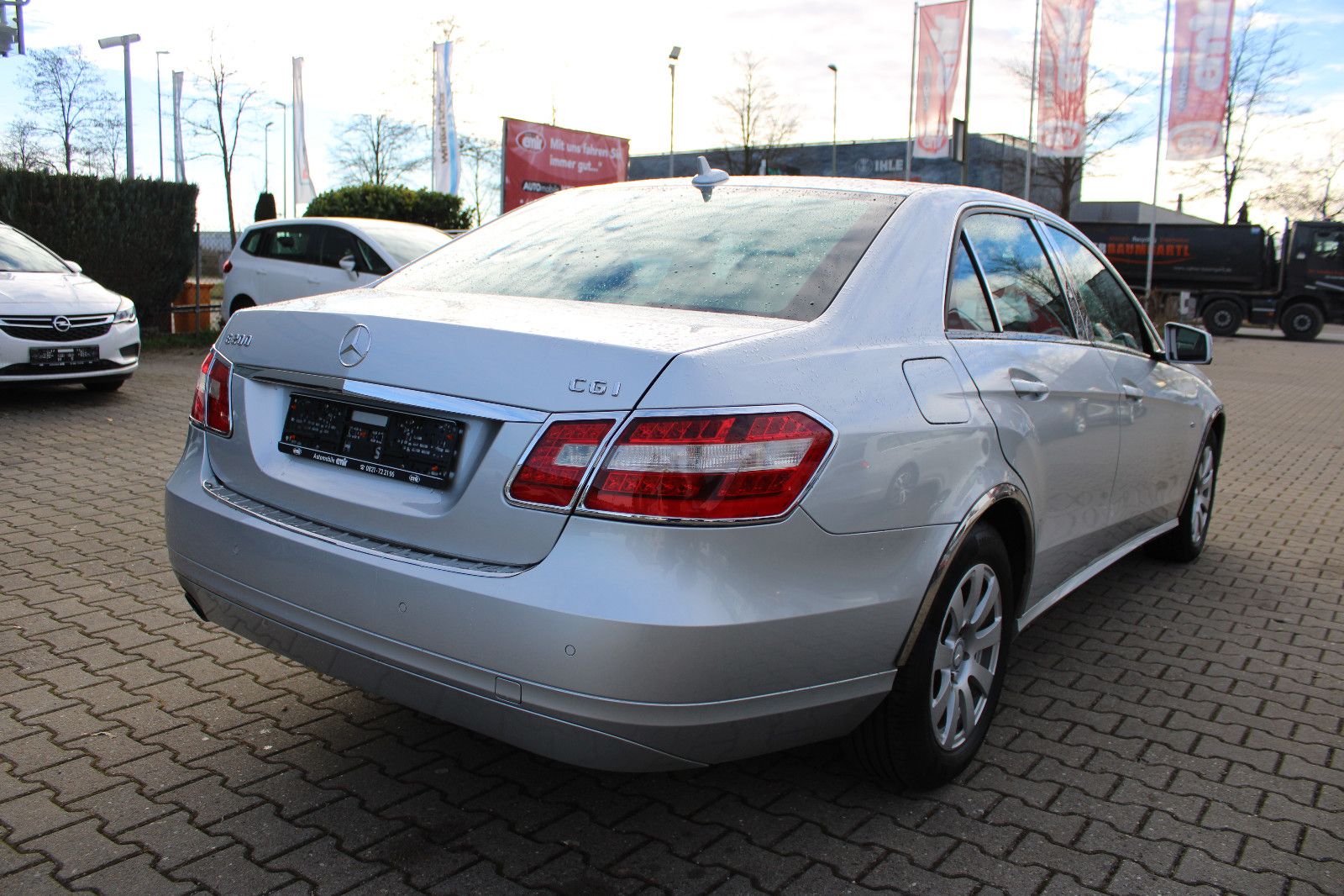 Fahrzeugabbildung Mercedes-Benz E 200 Autom. Navi,PDC,SHZ