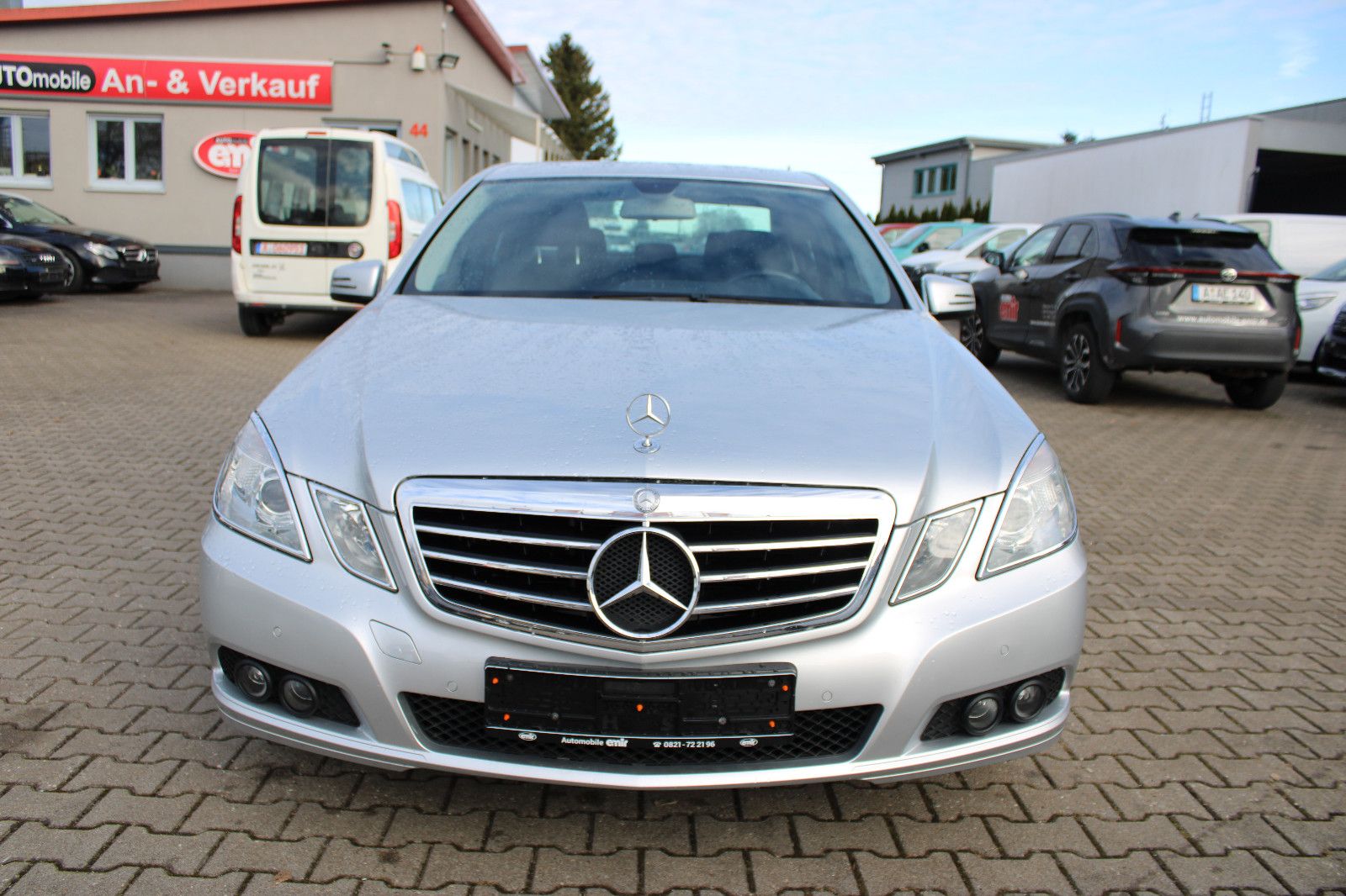 Fahrzeugabbildung Mercedes-Benz E 200 Autom. Navi,PDC,SHZ