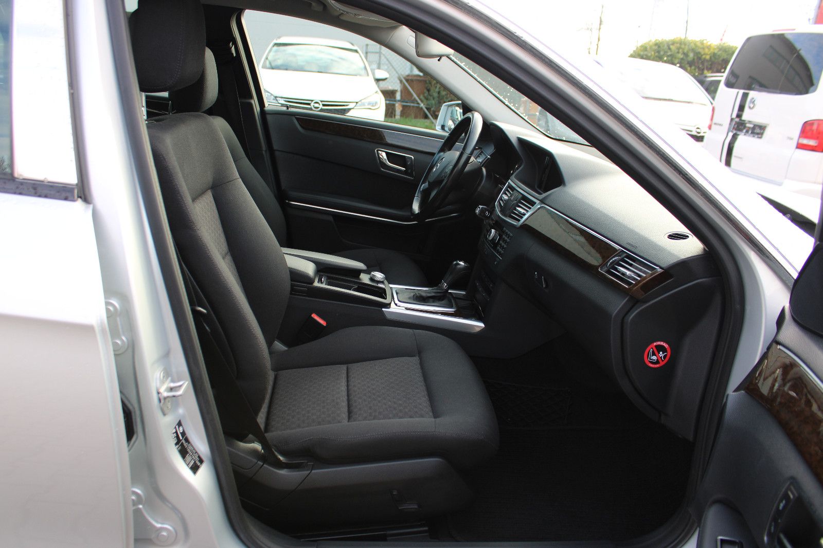 Fahrzeugabbildung Mercedes-Benz E 200 Autom. Navi,PDC,SHZ