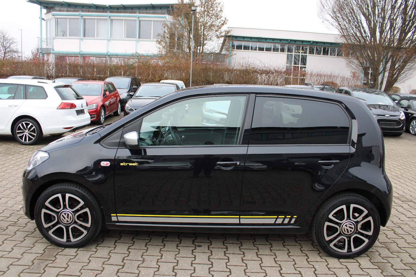Fahrzeugabbildung Volkswagen up! 1.0 street Navi,PDC,SHZ,Bluetooth