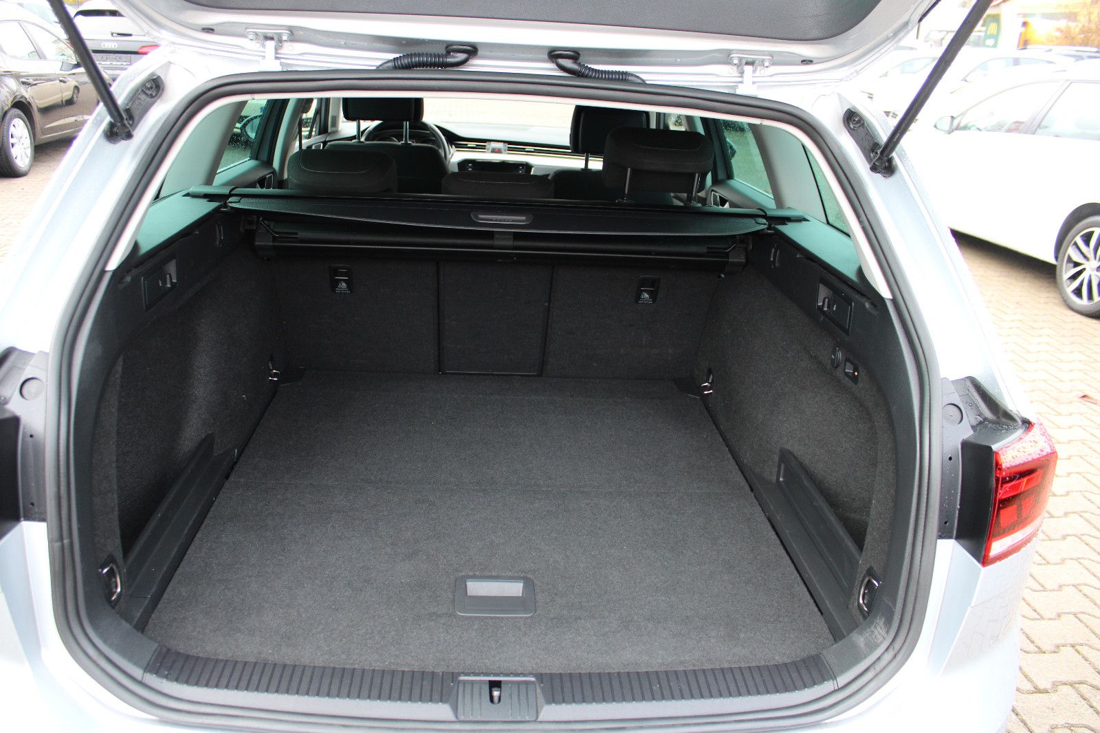 Fahrzeugabbildung Volkswagen Passat Variant 2.0 TDI DSG 4Motion,Navi,PDC,Kame