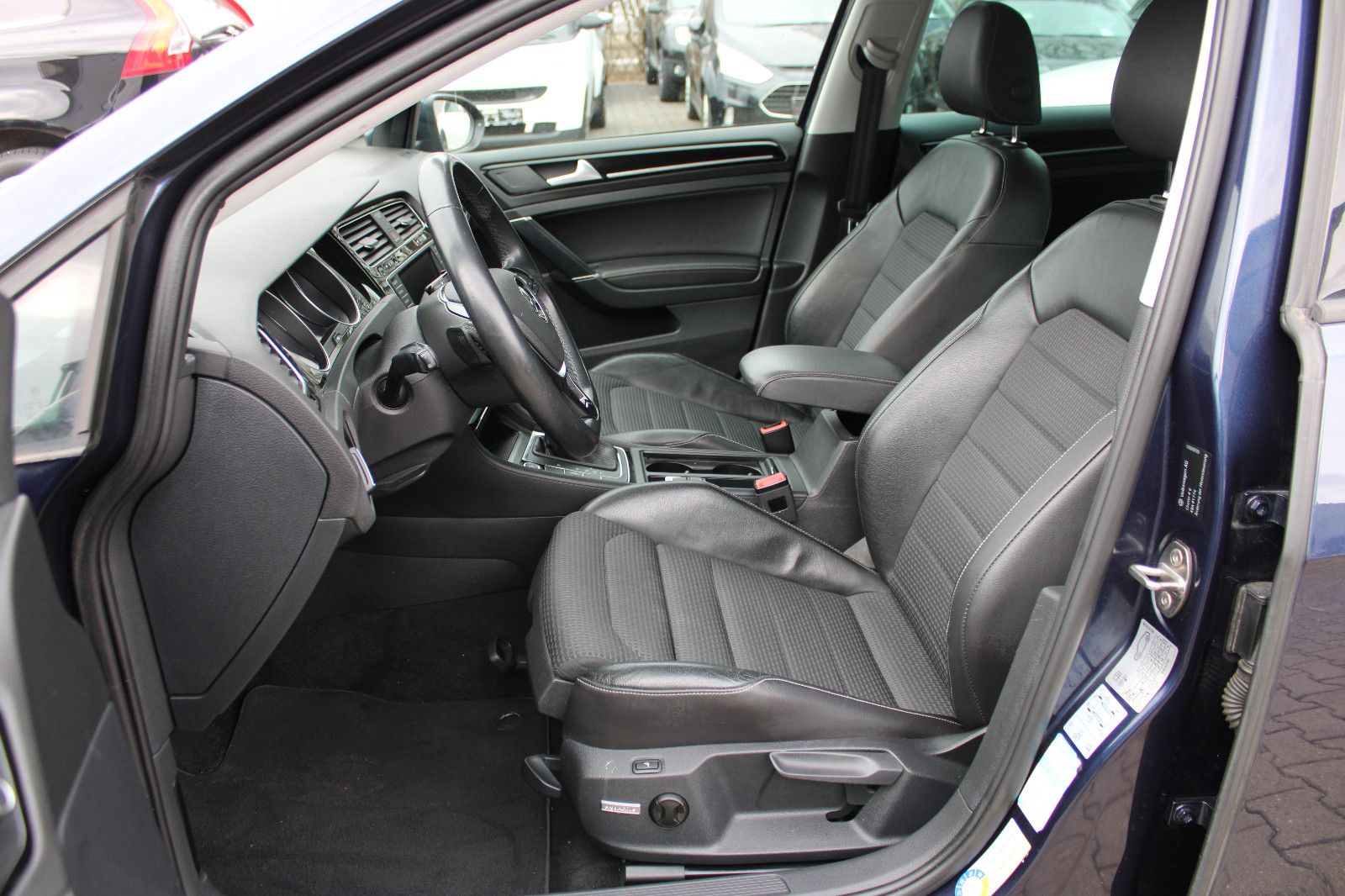 Fahrzeugabbildung Volkswagen Golf 2.0 TDI DSG Highline Navi,Kamera,Standheiz.