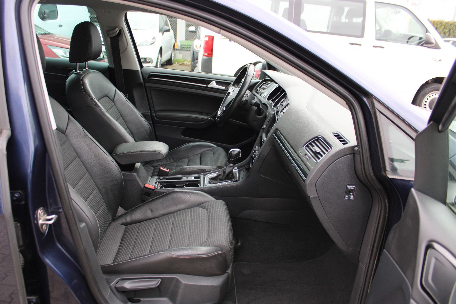 Fahrzeugabbildung Volkswagen Golf 2.0 TDI DSG Highline Navi,Kamera,Standheiz.