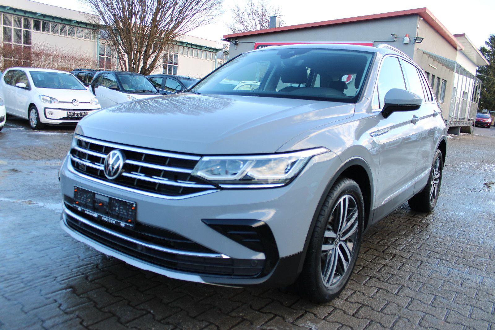 Fahrzeugabbildung Volkswagen Tiguan 2.0 TDI DSG 4MOTION Elegance