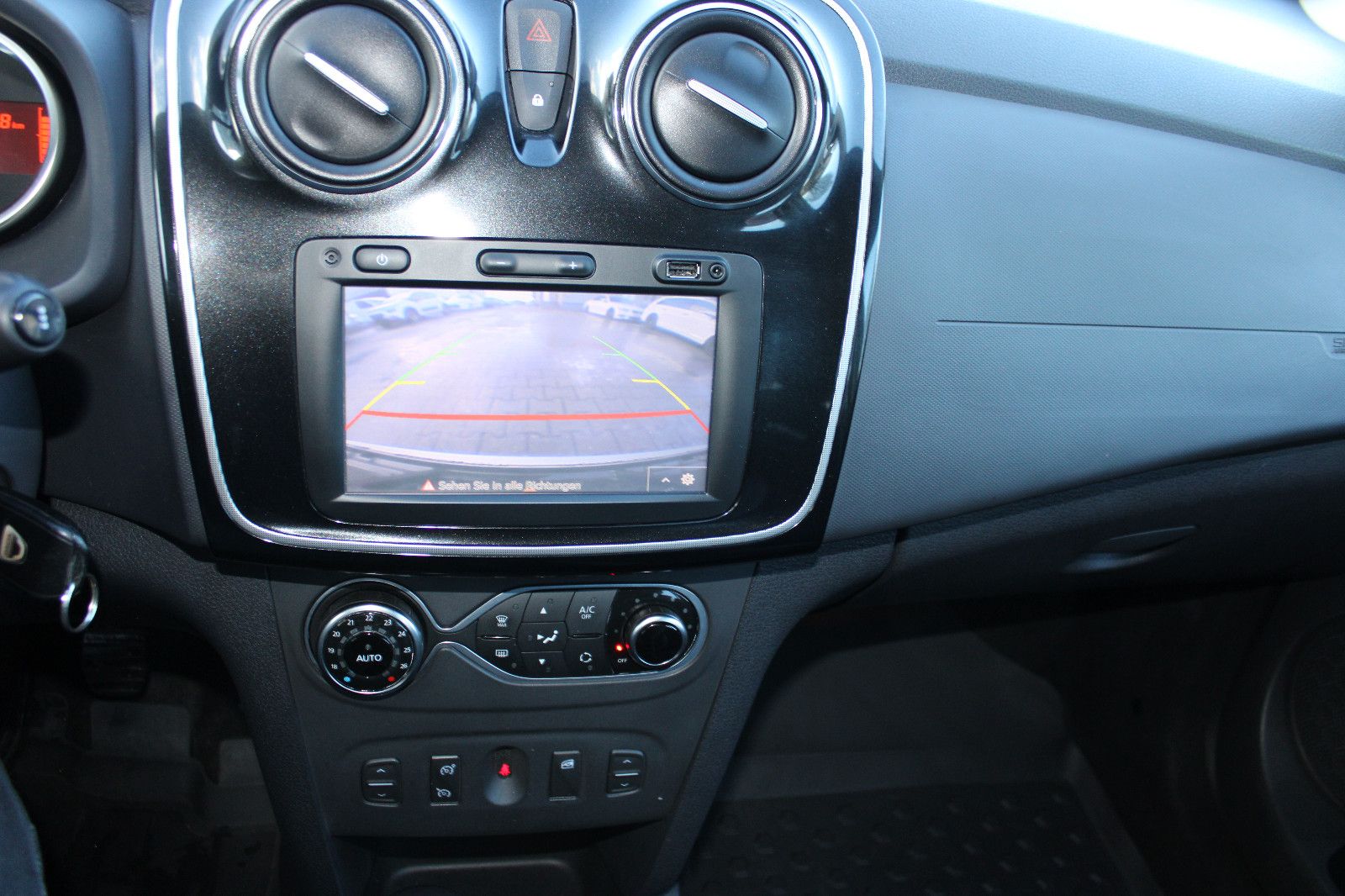 Fahrzeugabbildung Dacia Sandero TCe 90 Stepway Kamera,PDC,Klimaautom.