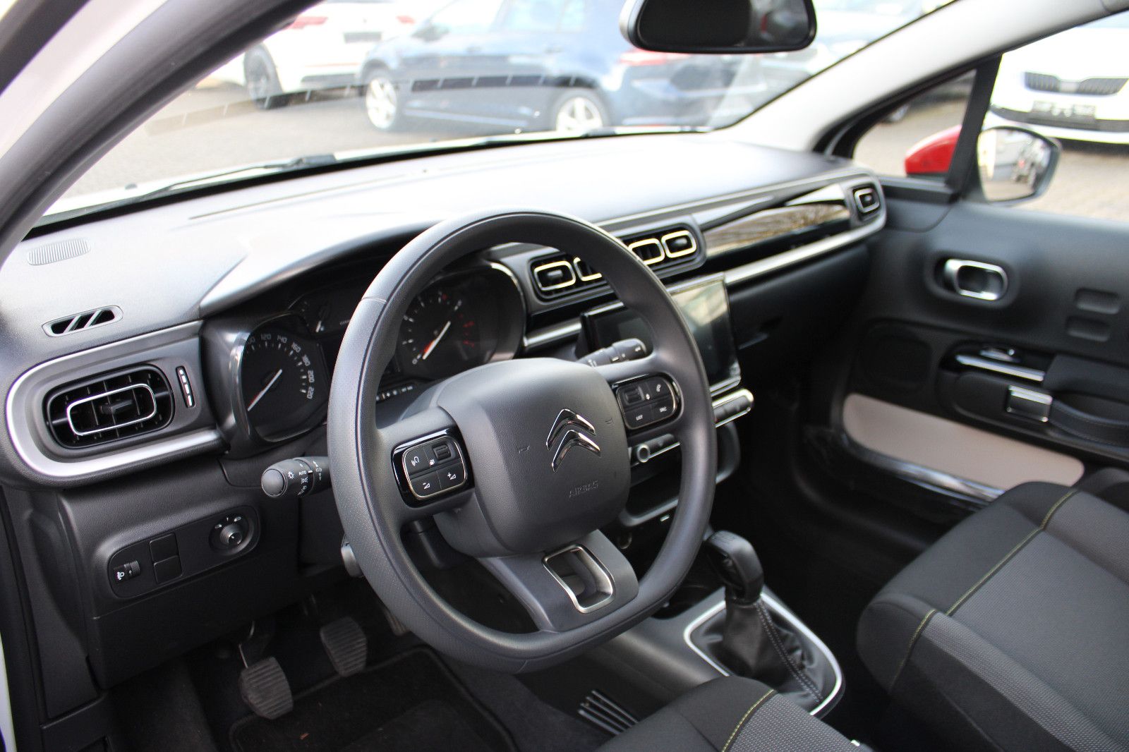 Fahrzeugabbildung Citroën C3 PureTech Kamera,PDC,LED,SHZ