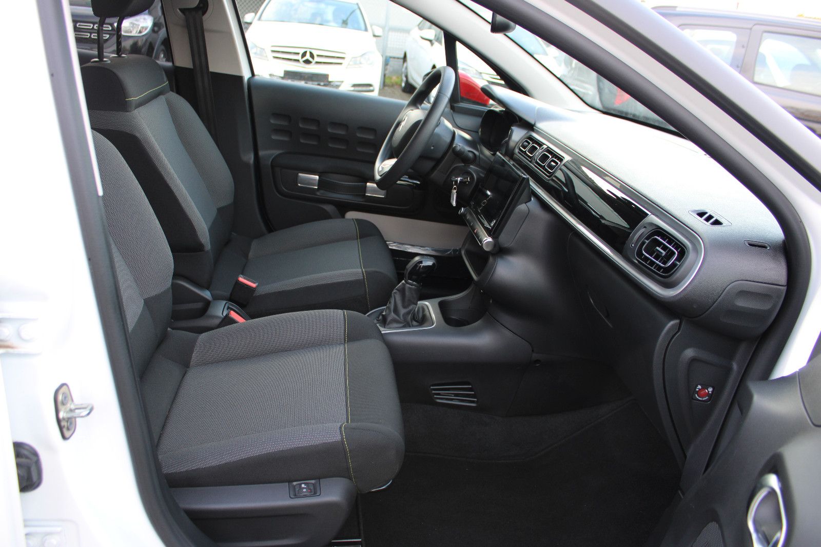 Fahrzeugabbildung Citroën C3 PureTech Kamera,PDC,LED,SHZ