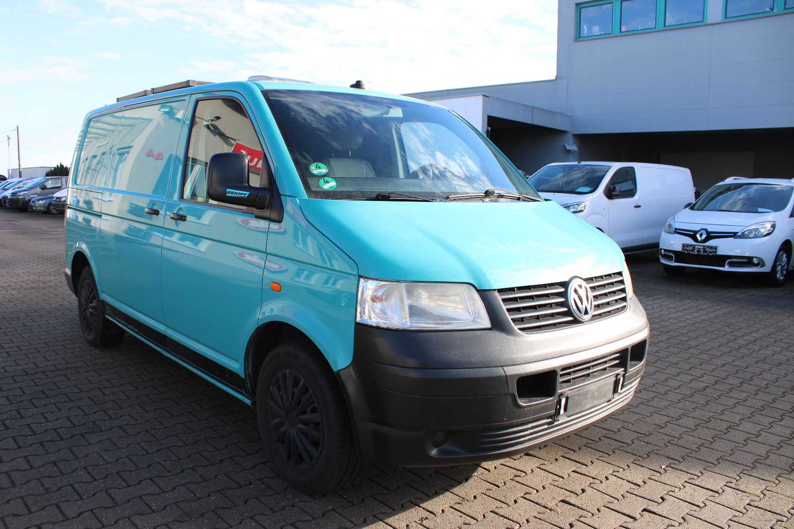 Fahrzeugabbildung Volkswagen T5 1.9TDI AHK,Bett,Waschbecken,Solar