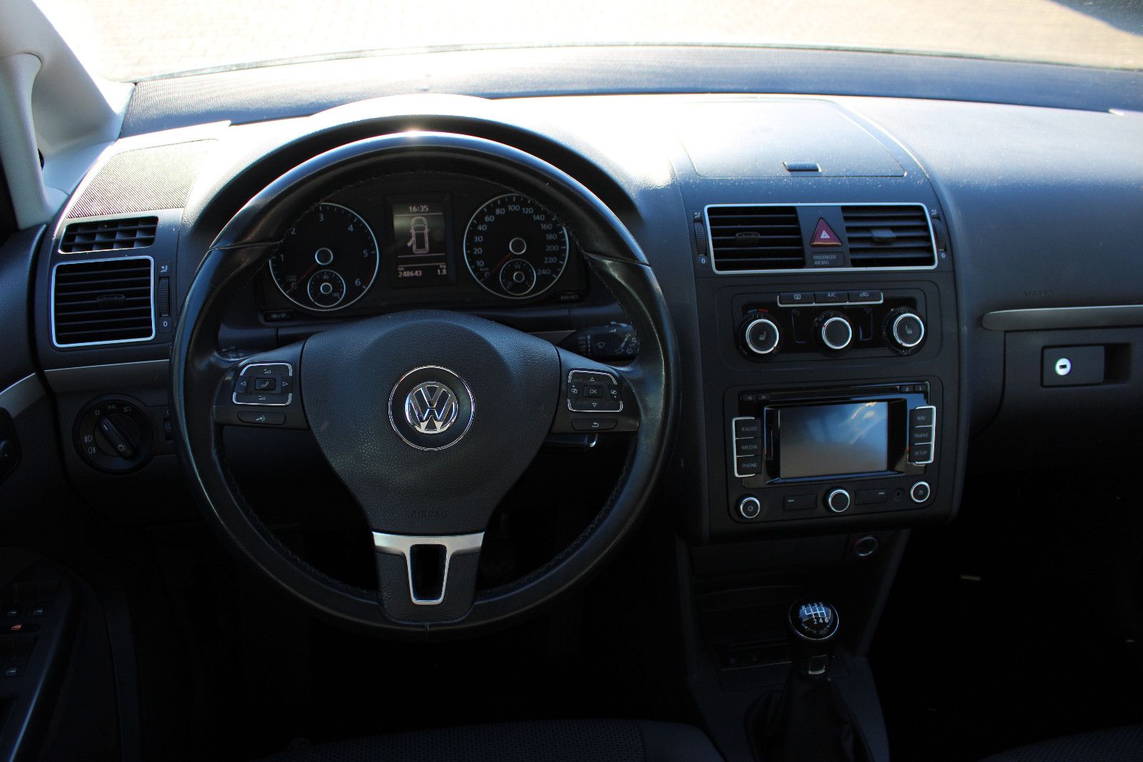 Fahrzeugabbildung Volkswagen Touran 1.6 TDI PDC,Kamera,AHK,SHZ