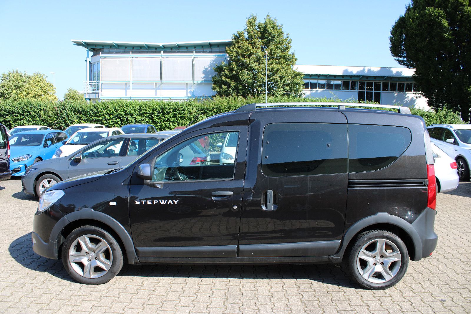 Fahrzeugabbildung Dacia Dokker SCe Stepway Navi,PDC,Tempomat