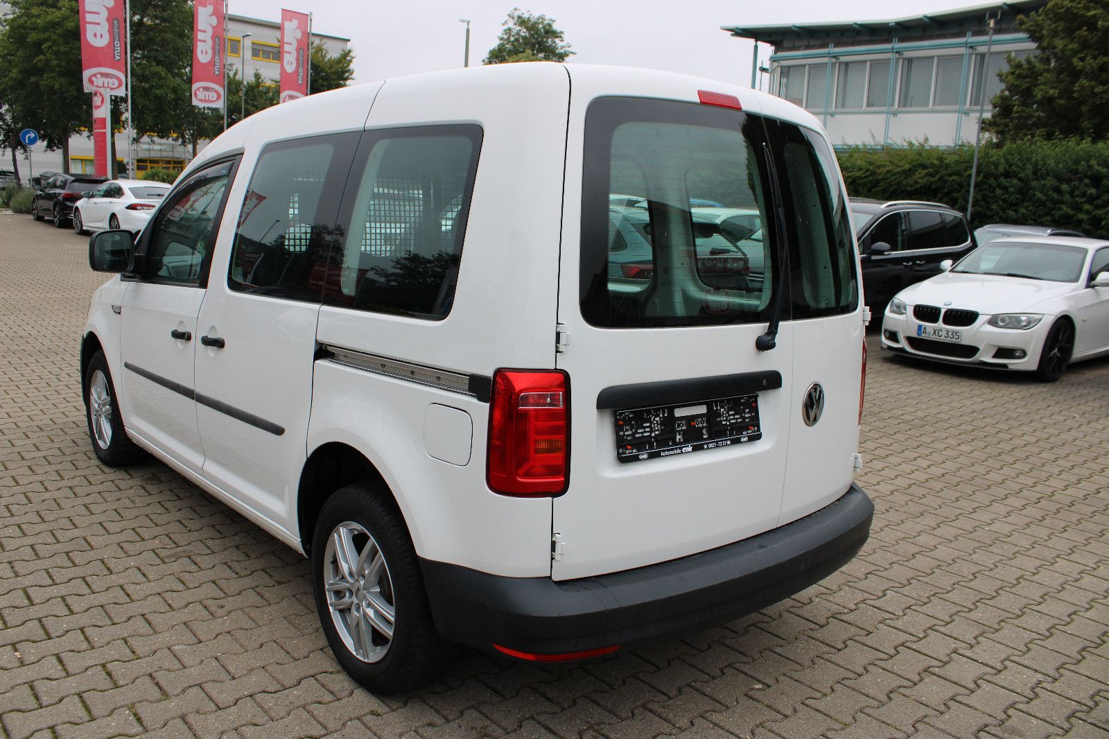 Fahrzeugabbildung Volkswagen Caddy 2.0TDI Kasten mit Fenster 2xSchiebetüren