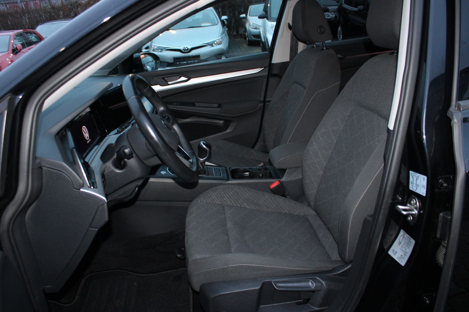 Fahrzeugabbildung Volkswagen Golf 1.0 TSI Standheizung,LED,Navi,SHZ,LHZ