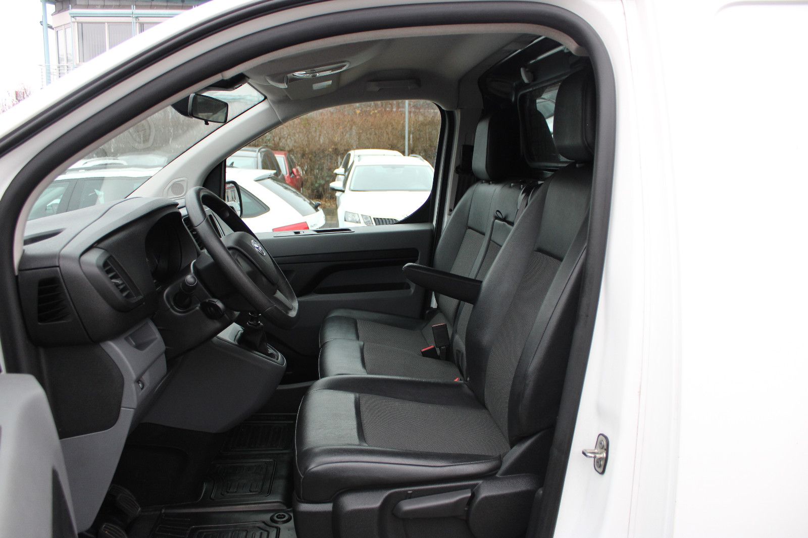 Fahrzeugabbildung Toyota Proace Meister Kasten L2 Kamera,PDC,USB