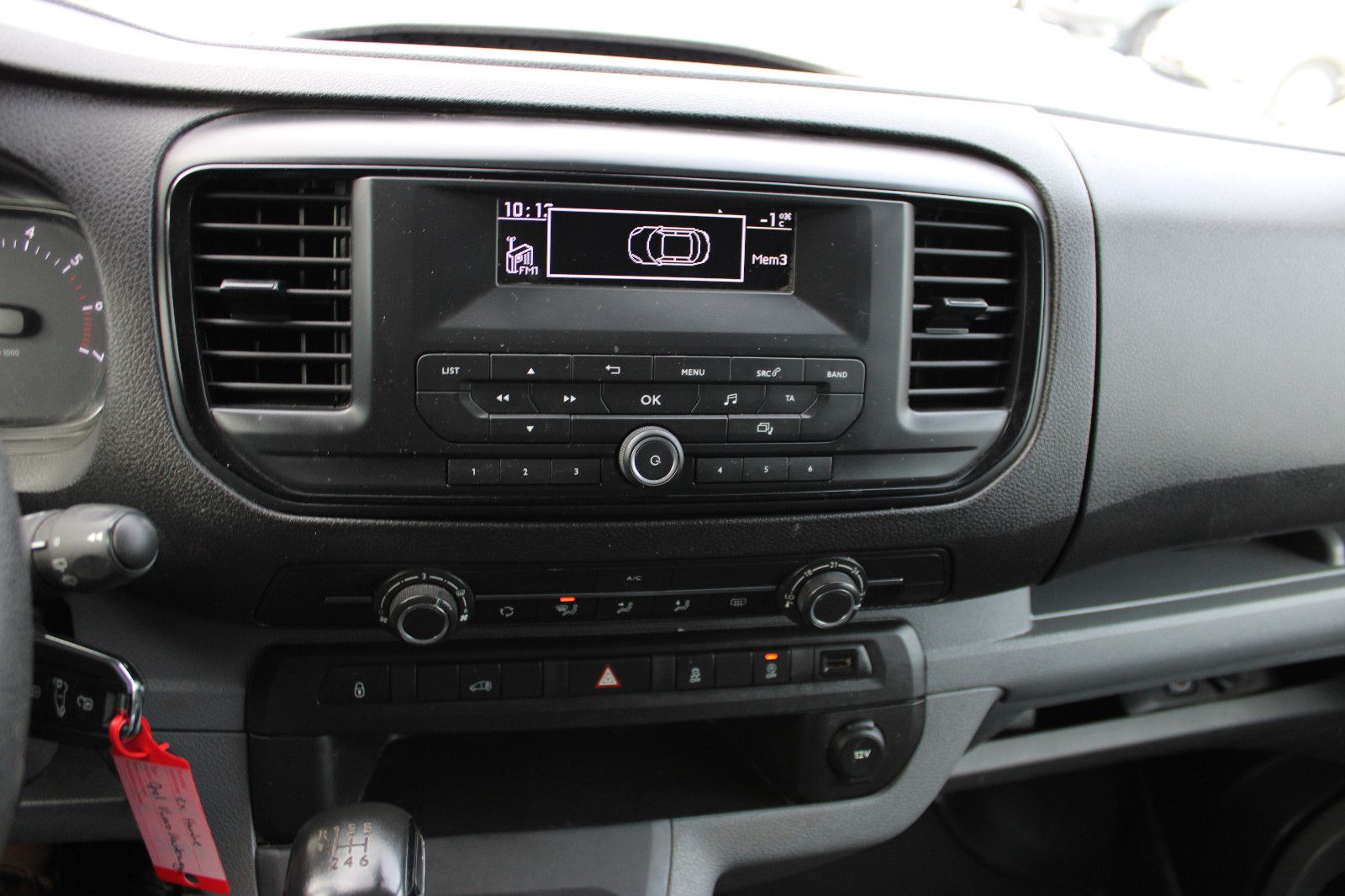 Fahrzeugabbildung Opel Vivaro Kasten 3.Sitzer Klima,PDC,AHK