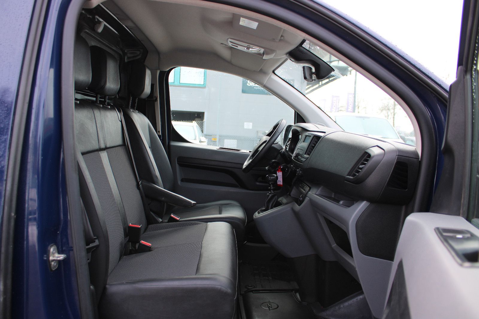 Fahrzeugabbildung Opel Vivaro Kasten 3.Sitzer Klima,PDC,AHK