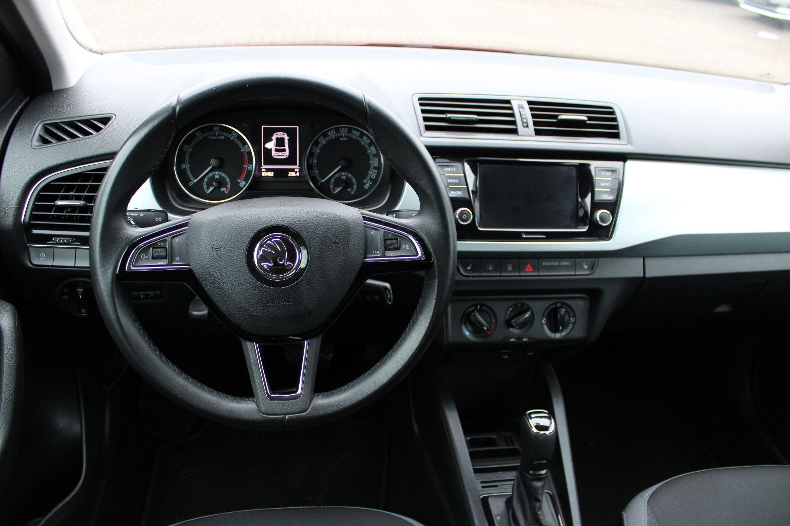 Fahrzeugabbildung SKODA Fabia 1.0l TSI DSG LED,PDC,SHZ