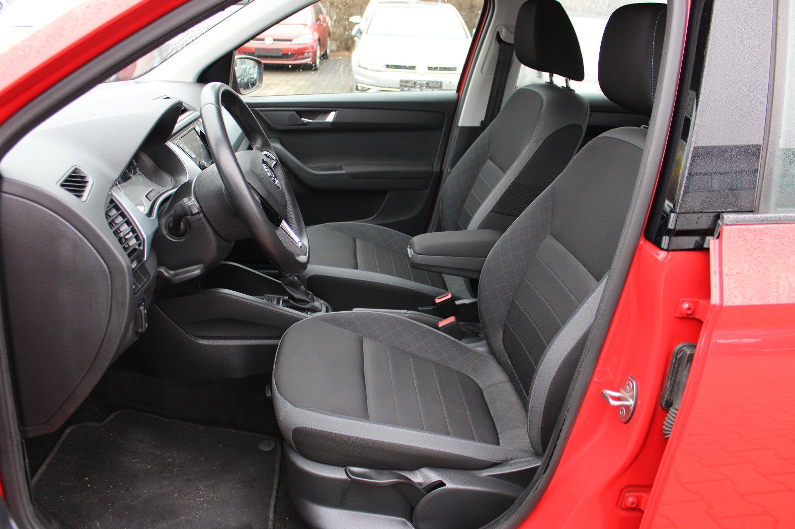 Fahrzeugabbildung SKODA Fabia 1.0l TSI DSG LED,PDC,SHZ