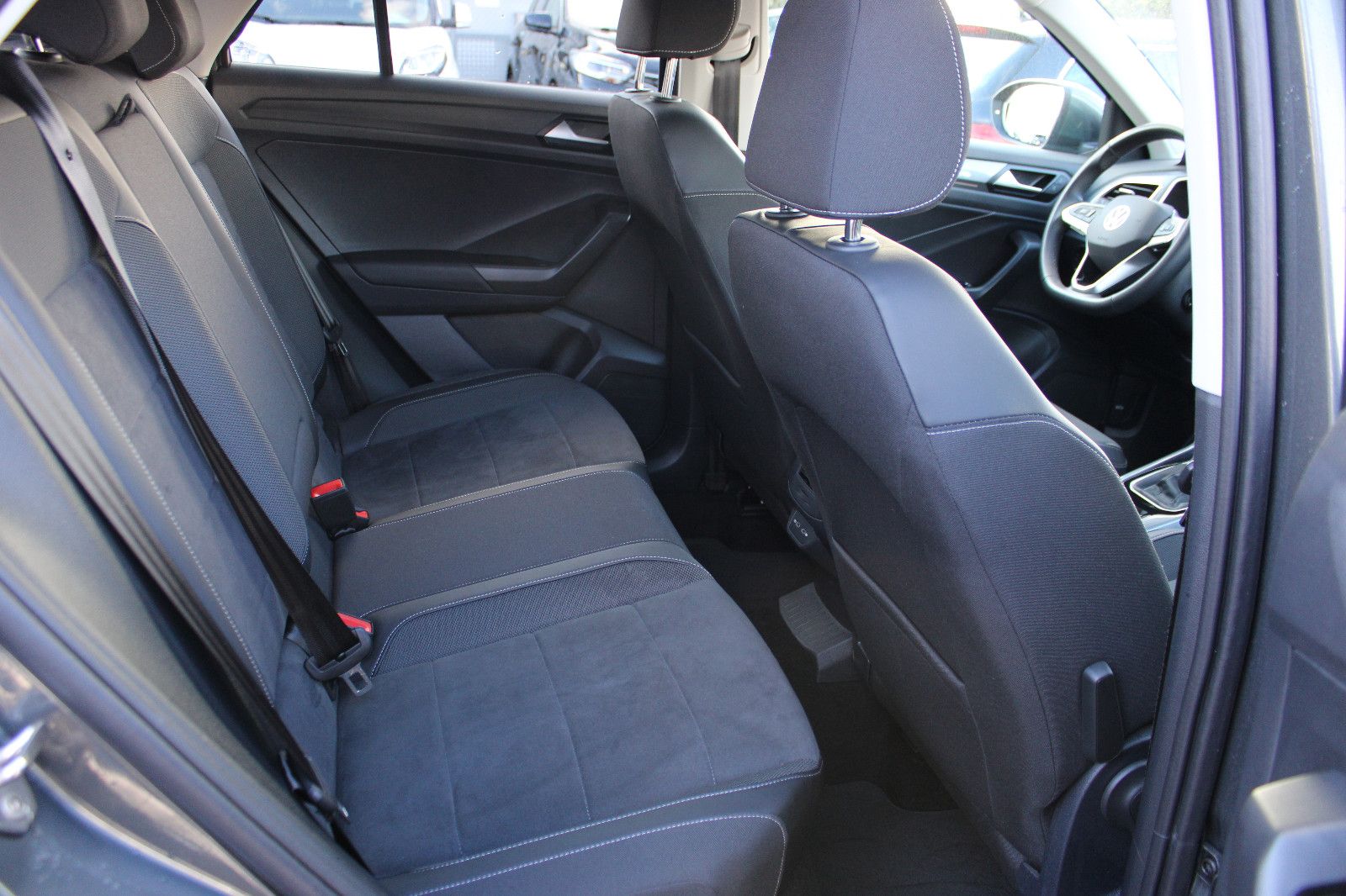 Fahrzeugabbildung Volkswagen T-Roc 1.5 TSI DSG Style SHZ,LED,ACC,PDC