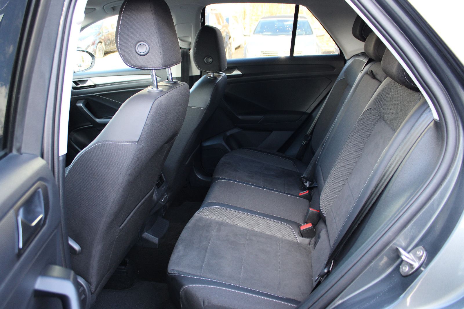 Fahrzeugabbildung Volkswagen T-Roc 1.5 TSI DSG Style SHZ,LED,ACC,PDC