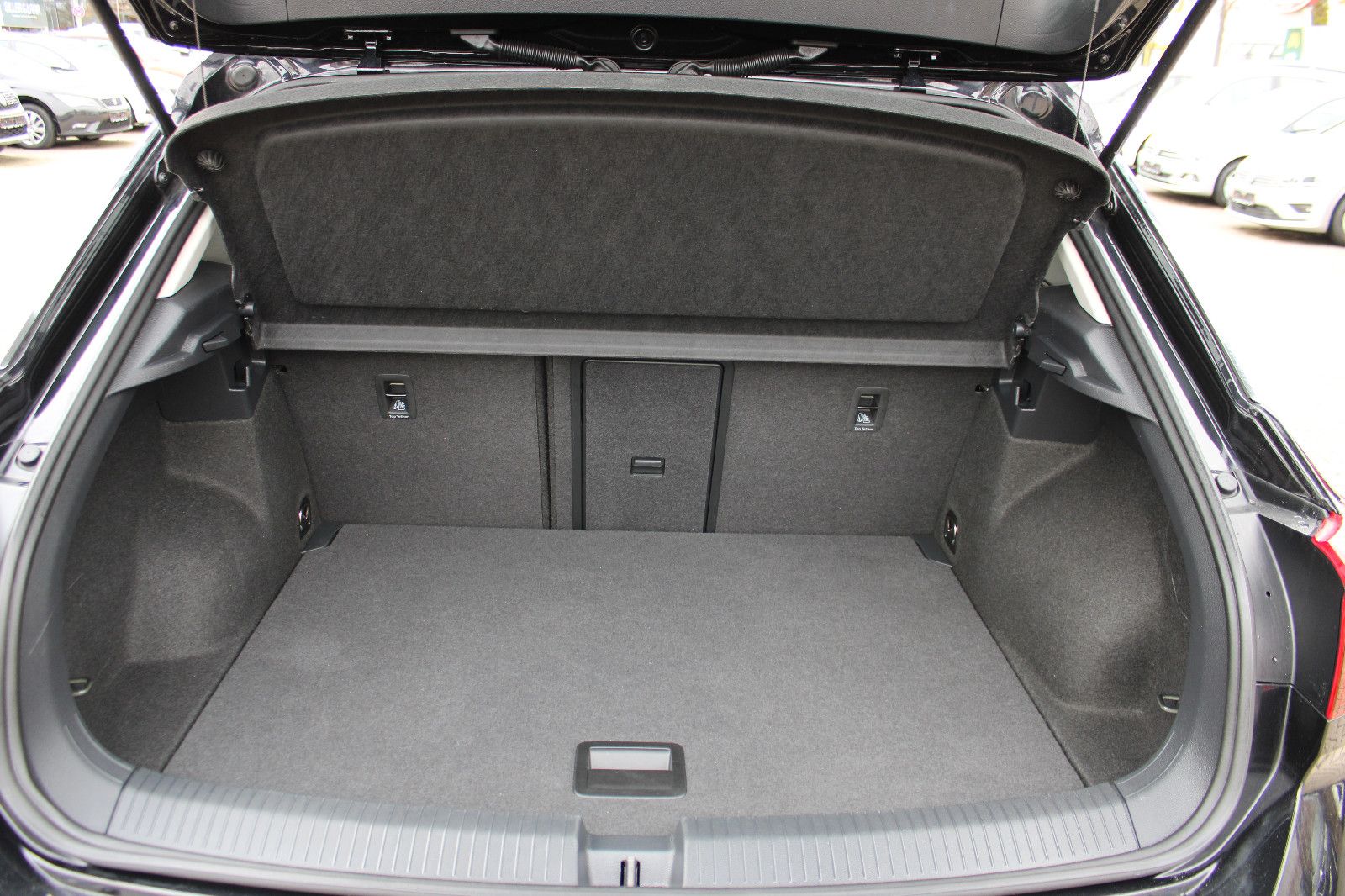 Fahrzeugabbildung Volkswagen T-Roc 1.5 TSI DSG Style PDC,ACC,LED,SHZ