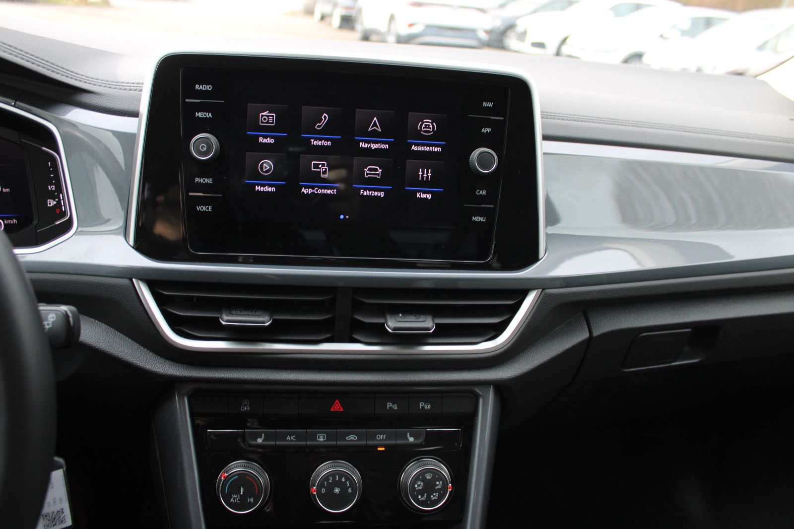 Fahrzeugabbildung Volkswagen T-Roc 1.5 TSI DSG Style PDC,ACC,LED,SHZ