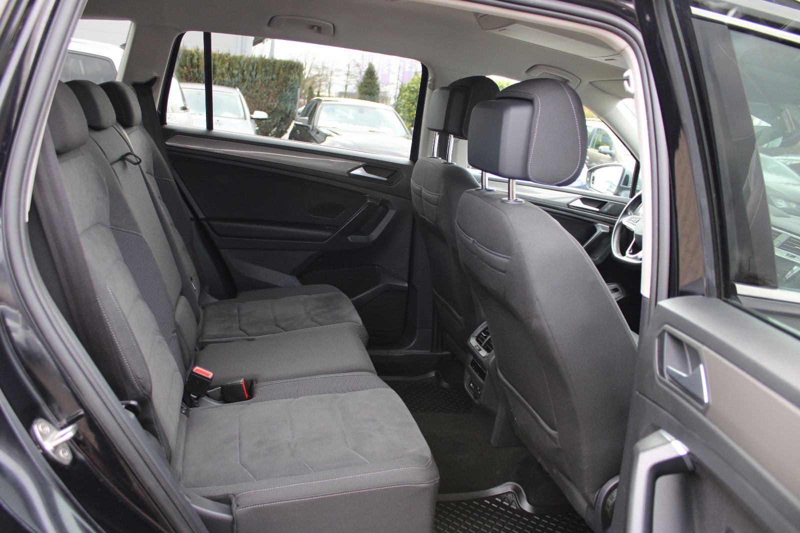 Fahrzeugabbildung Volkswagen Tiguan Allspace 2.0 TDI DSG 4MOTION Kamera,AHK,L