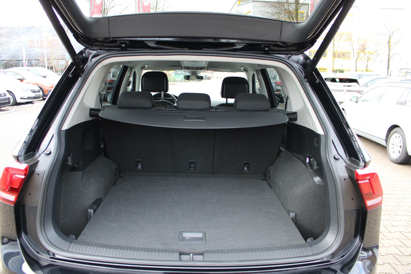 Fahrzeugabbildung Volkswagen Tiguan Allspace 2.0 TDI DSG 4MOTION Kamera,AHK,L
