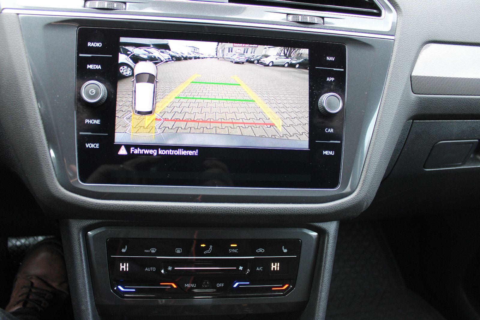 Fahrzeugabbildung Volkswagen Tiguan Allspace 2.0 TDI DSG 4MOTION Kamera,AHK,L