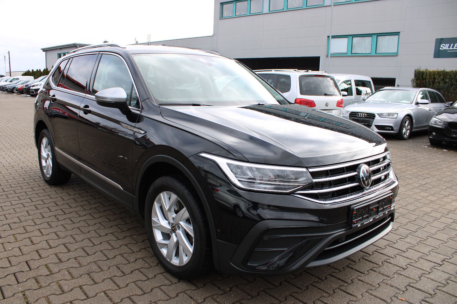 Fahrzeugabbildung Volkswagen Tiguan Allspace 2.0 TDI DSG 4MOTION Kamera,AHK,L