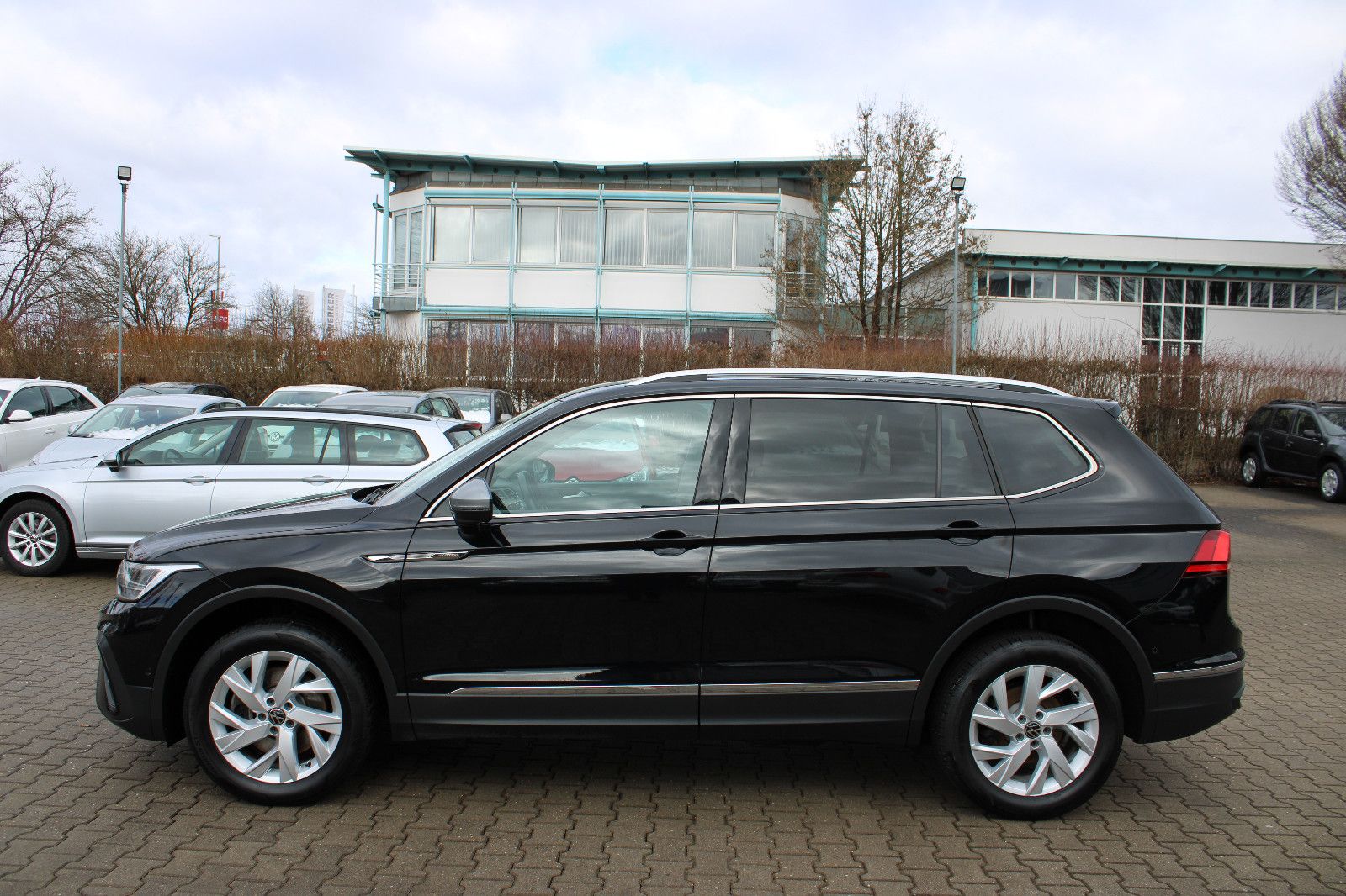 Fahrzeugabbildung Volkswagen Tiguan Allspace 2.0 TDI DSG 4MOTION Kamera,AHK,L