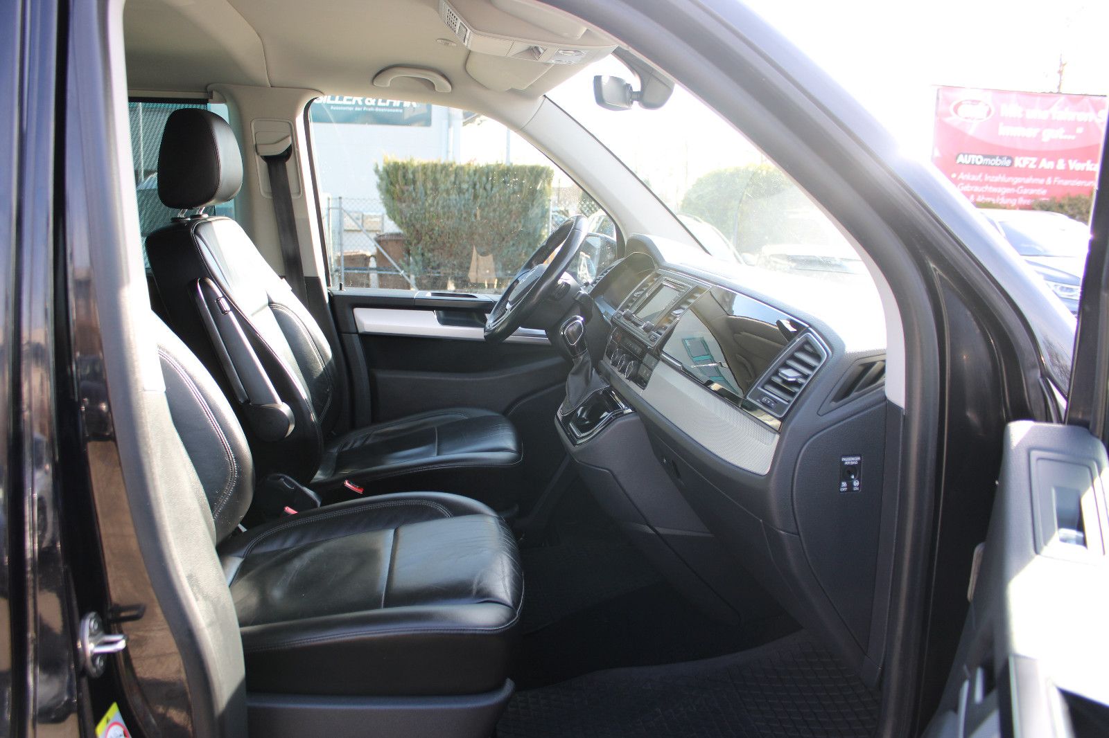 Fahrzeugabbildung Volkswagen T6 Caravelle 2.0TSI 4Motion DSG,Leder,Kamera8Sit