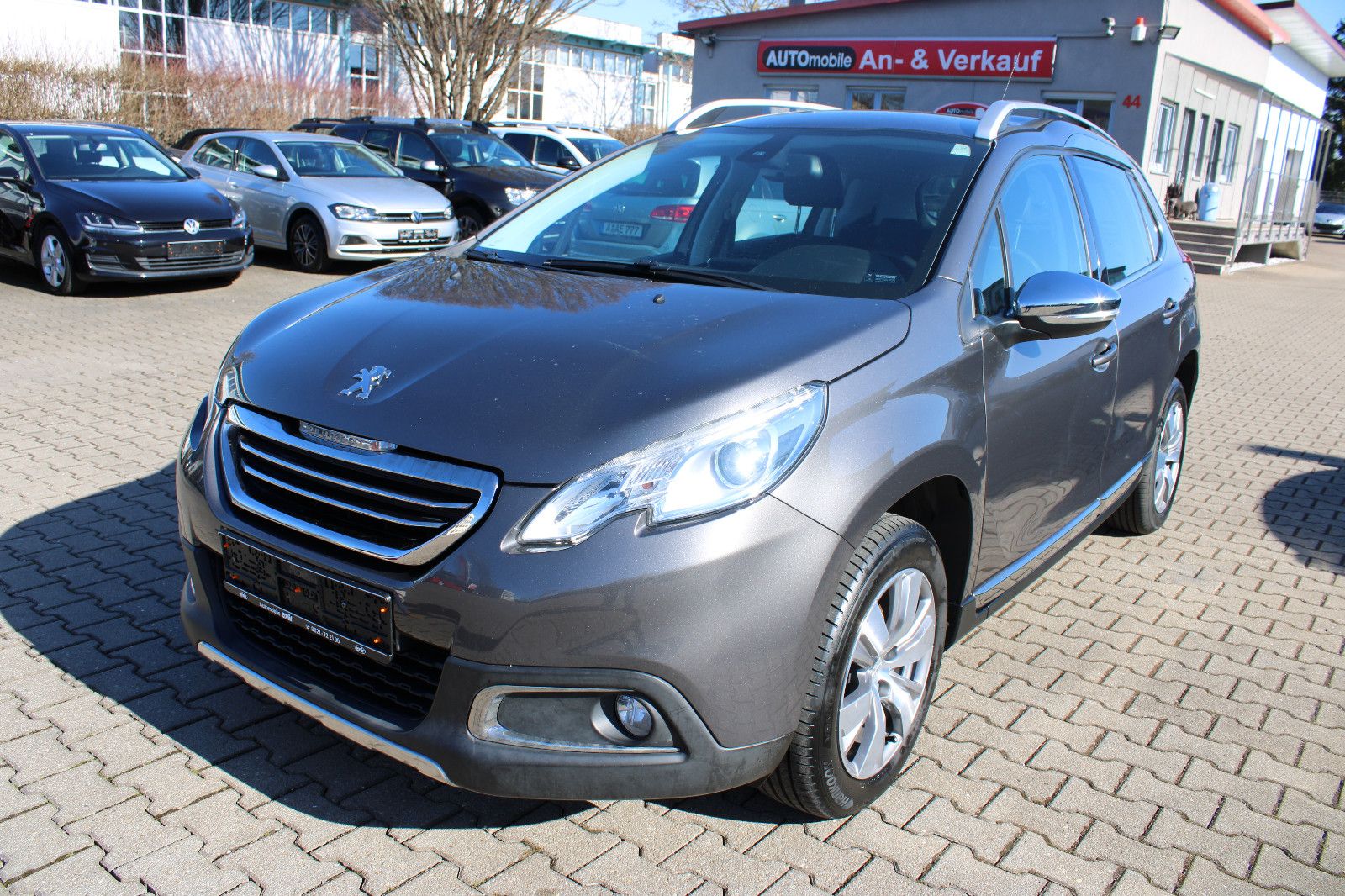 Fahrzeugabbildung Peugeot 2008 Allure PureTech 110 Navi,PDC,SHZ,LED