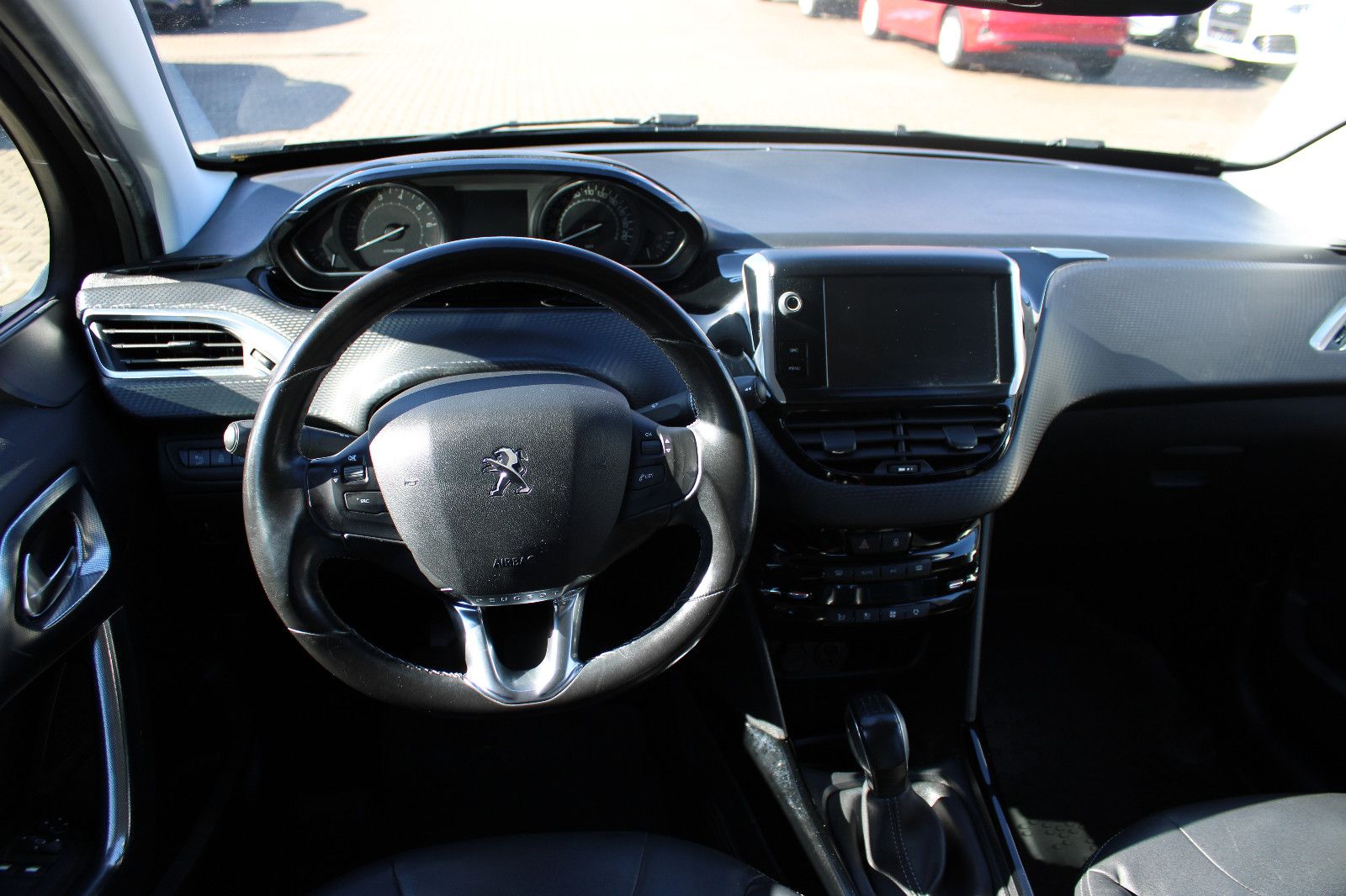 Fahrzeugabbildung Peugeot 2008 Allure PureTech 110 Navi,PDC,SHZ,LED