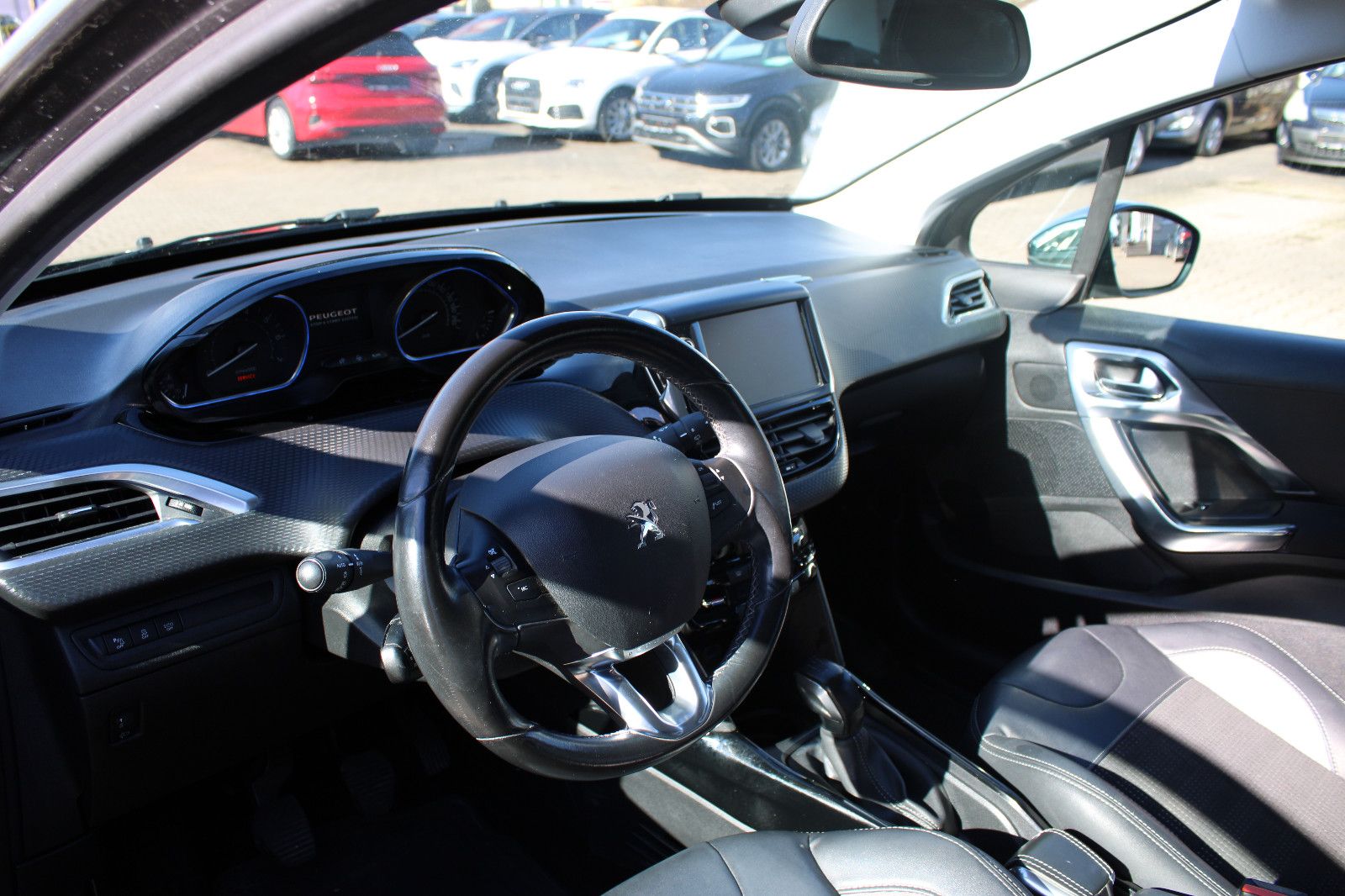 Fahrzeugabbildung Peugeot 2008 Allure PureTech 110 Navi,PDC,SHZ,LED