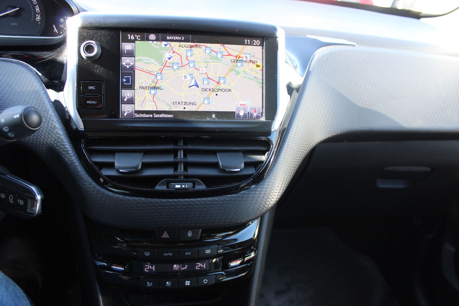 Fahrzeugabbildung Peugeot 2008 Allure PureTech 110 Navi,PDC,SHZ,LED