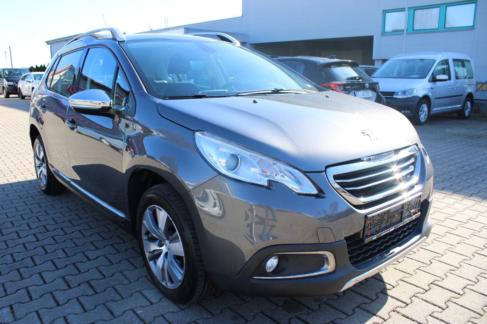 Fahrzeugabbildung Peugeot 2008 Allure PureTech 110 Navi,PDC,SHZ,LED