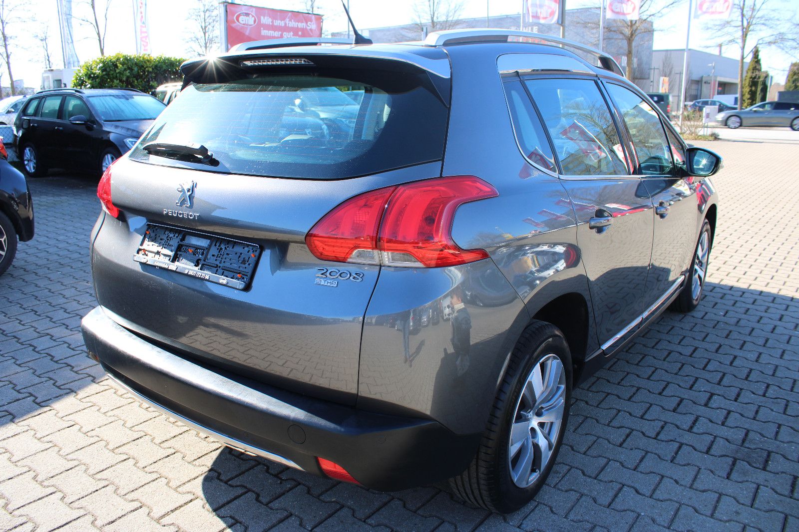 Fahrzeugabbildung Peugeot 2008 Allure PureTech 110 Navi,PDC,SHZ,LED